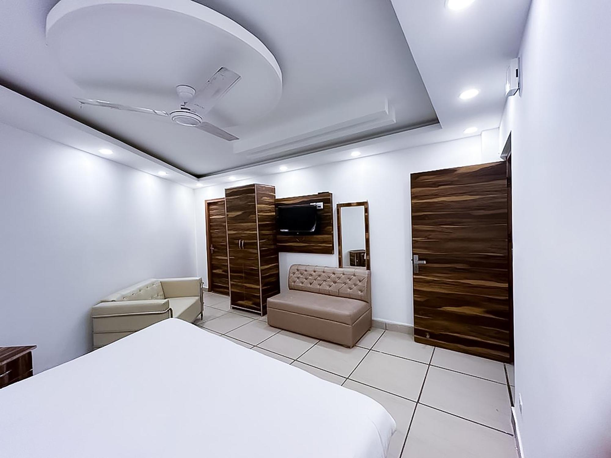 Hotel Js Garden - Near Jaypee Hospital Noida Dış mekan fotoğraf